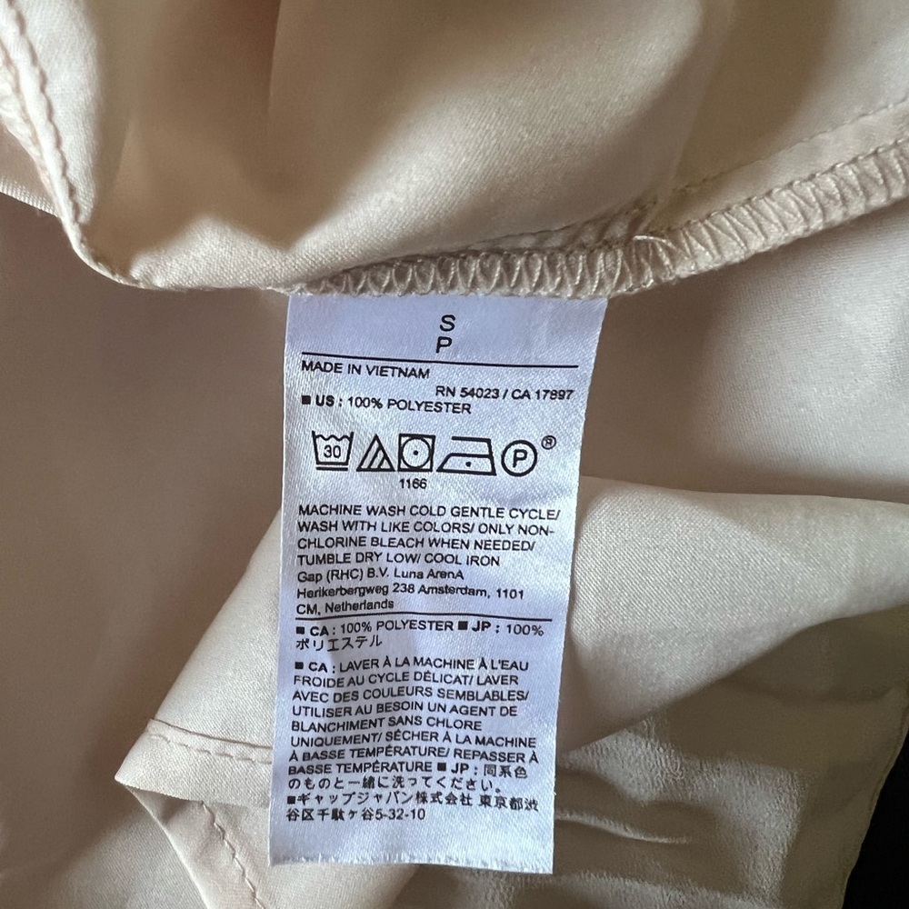 Banana Republic Elegant pleated blouse - Picture 6 of 13